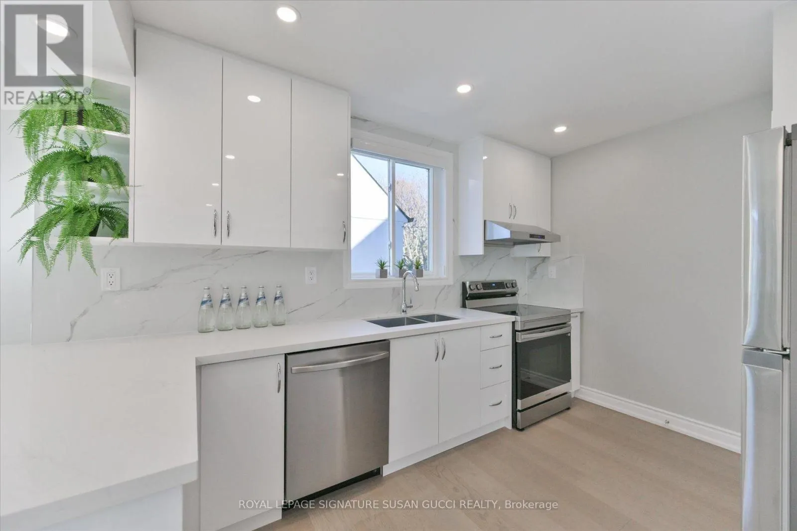 22 HOLLAND AVENUE