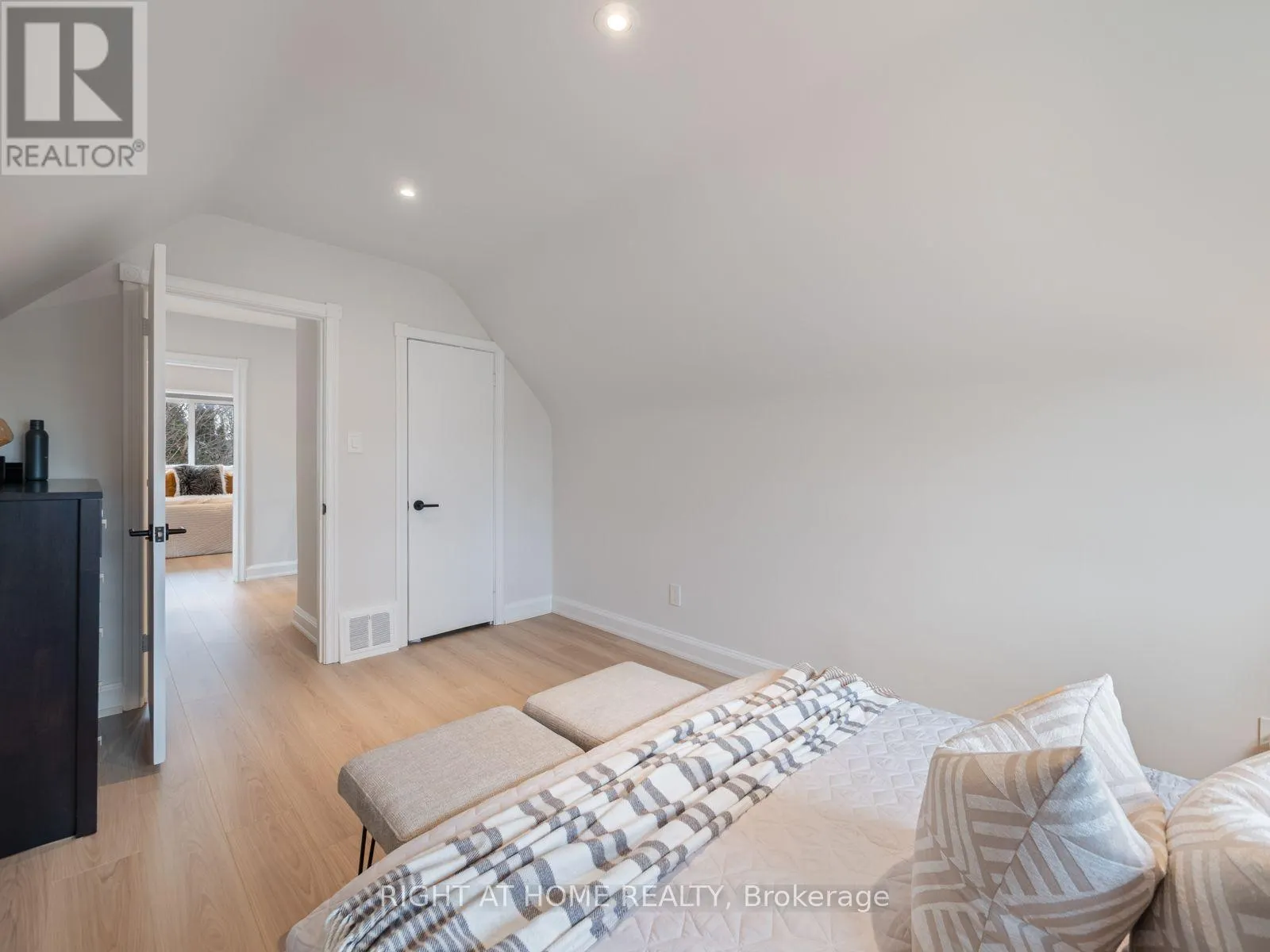 49 AMSTERDAM AVENUE