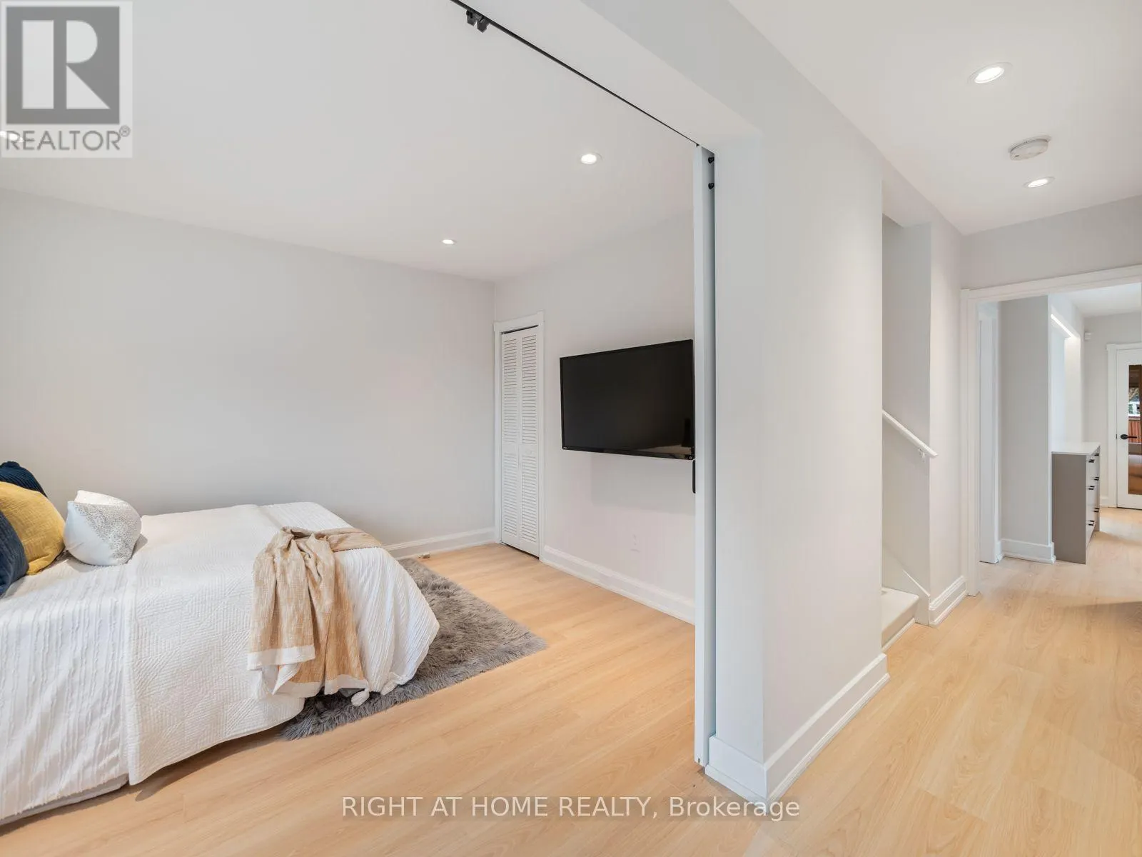 49 AMSTERDAM AVENUE