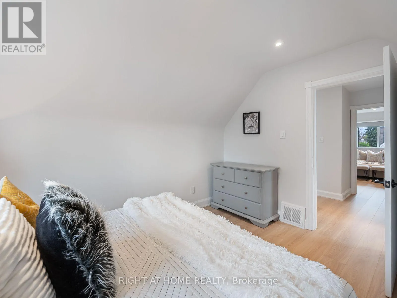 49 AMSTERDAM AVENUE
