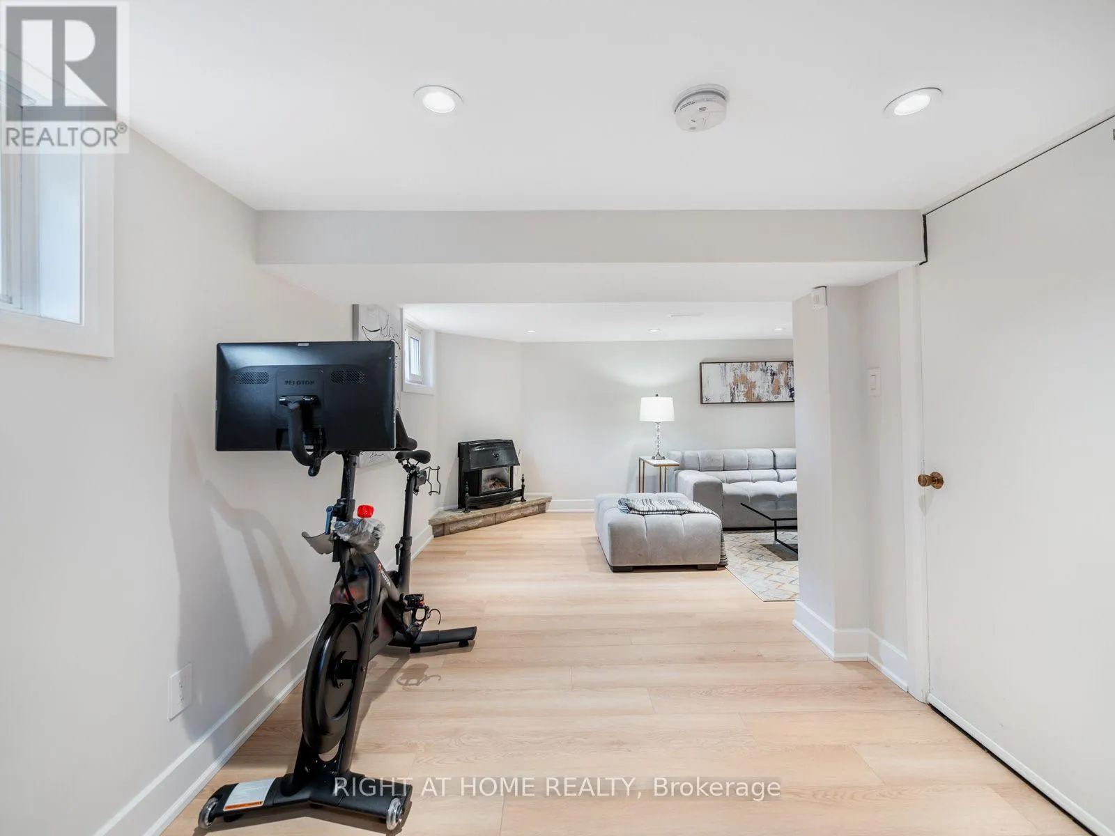 49 AMSTERDAM AVENUE