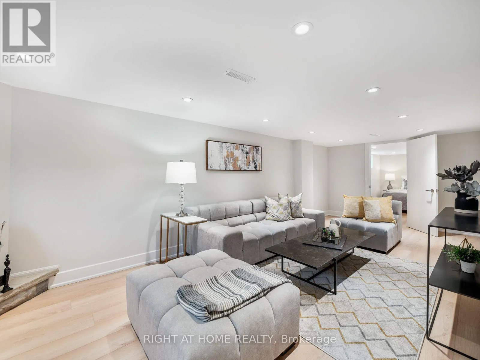 49 AMSTERDAM AVENUE