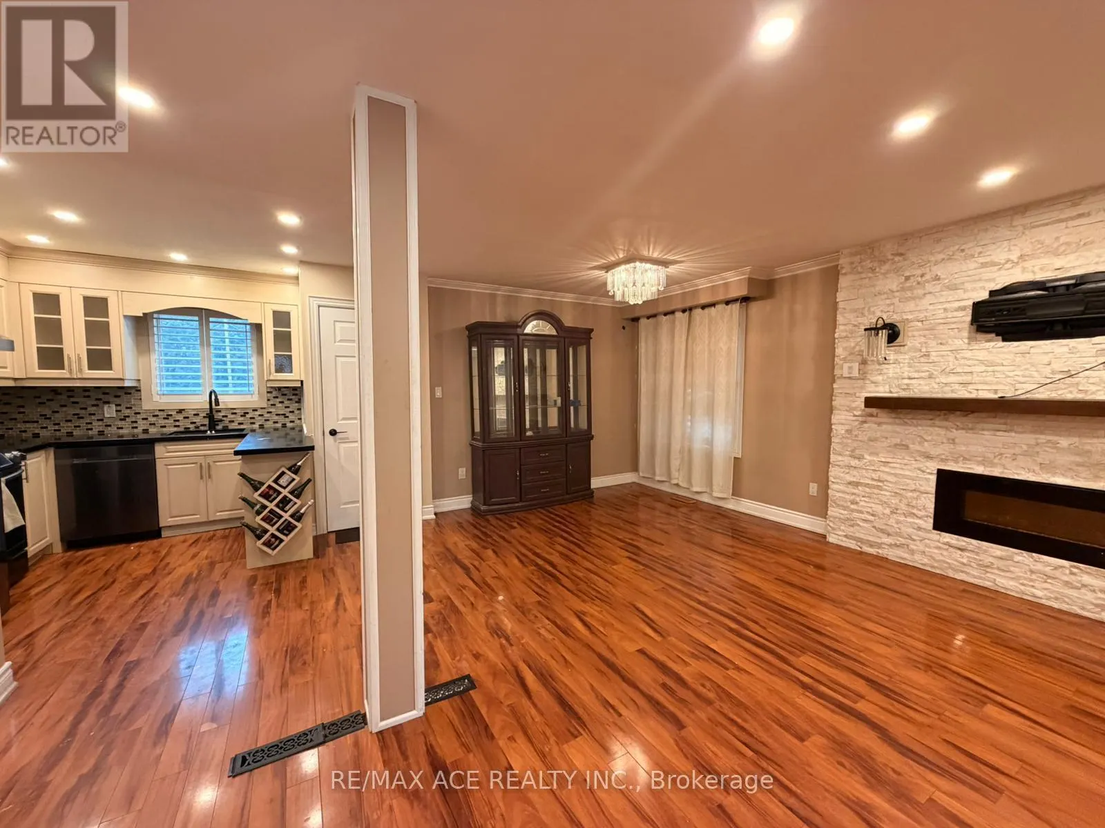 MAIN - 48 RONWAY CRESCENT