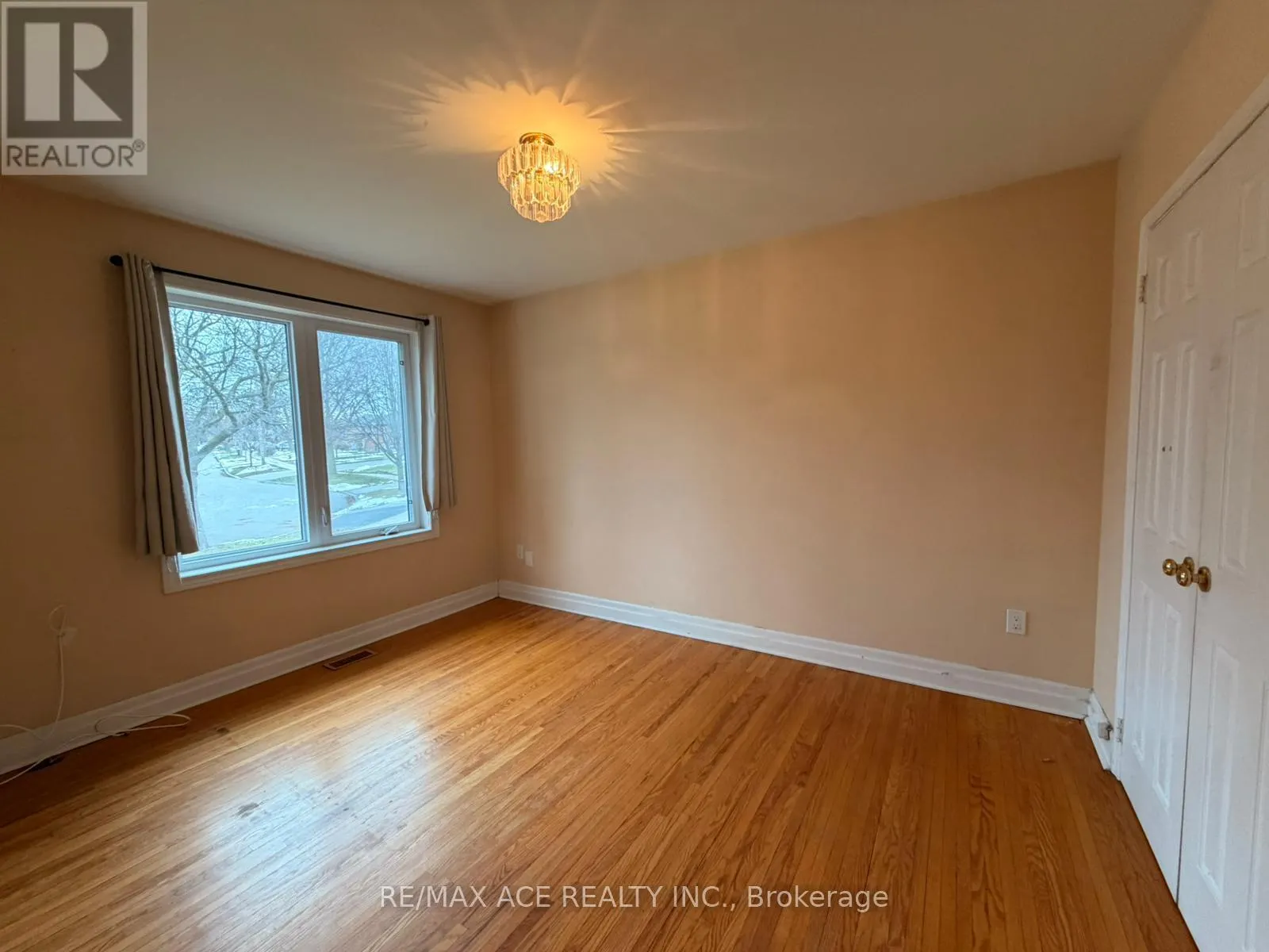 MAIN - 48 RONWAY CRESCENT