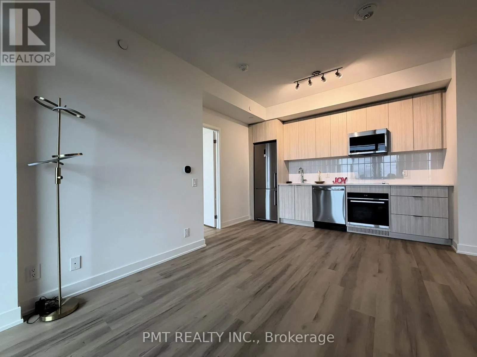 607 - 20 DEANS DRIVE
