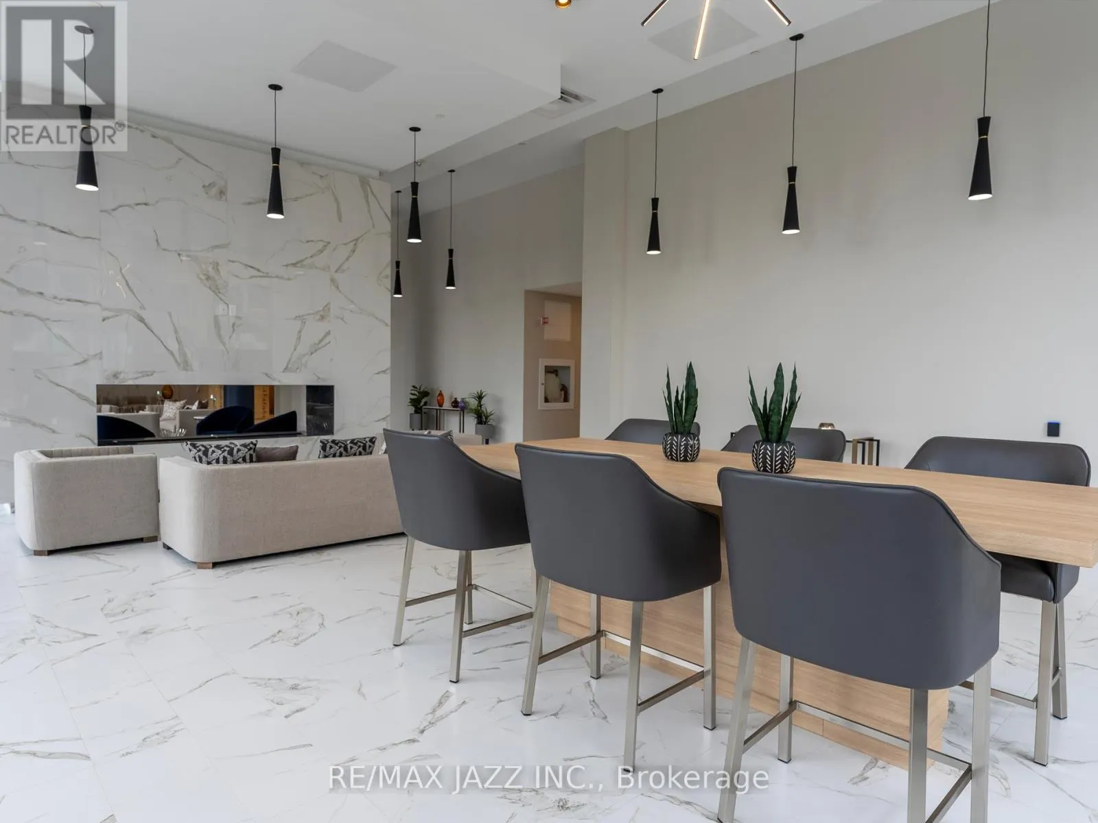 918 - 80 BOND STREET E #918