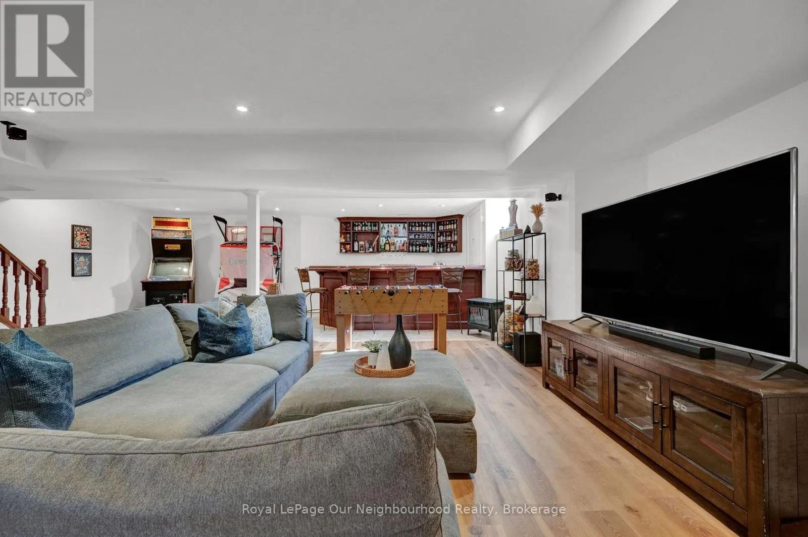 977 AUDLEY ROAD S