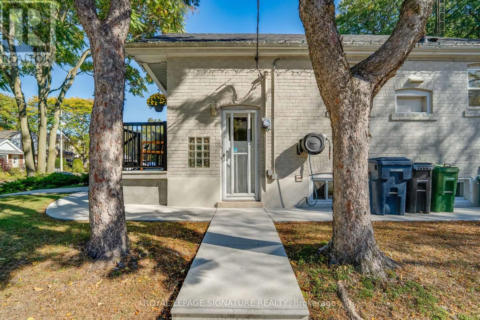 31 DAVIES CRESCENT