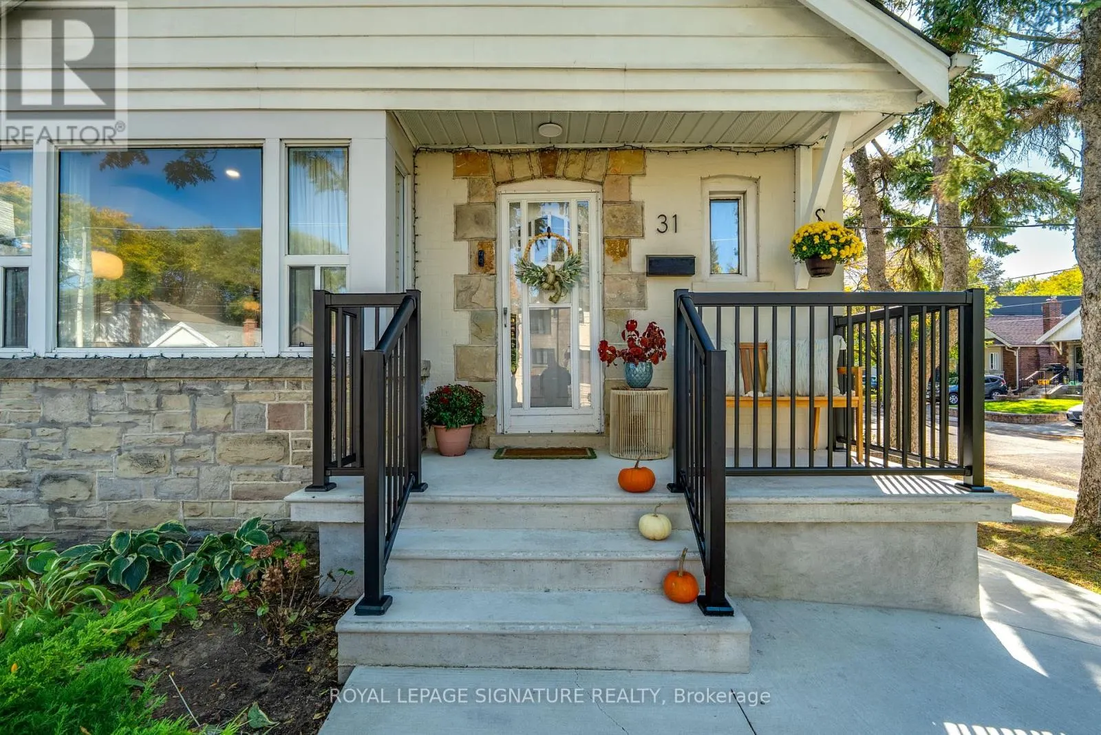 31 DAVIES CRESCENT