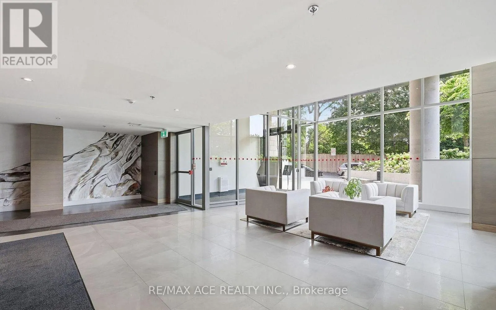 402 - 90 GLEN EVEREST ROAD