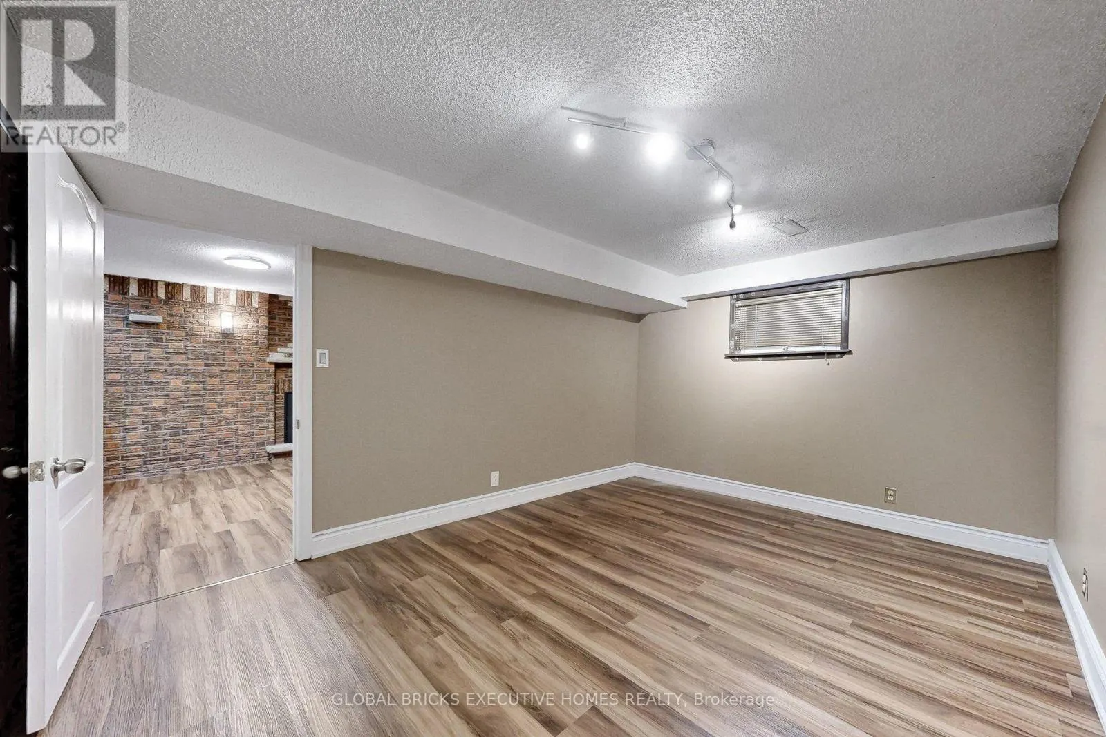 53 GOLDRING DRIVE
