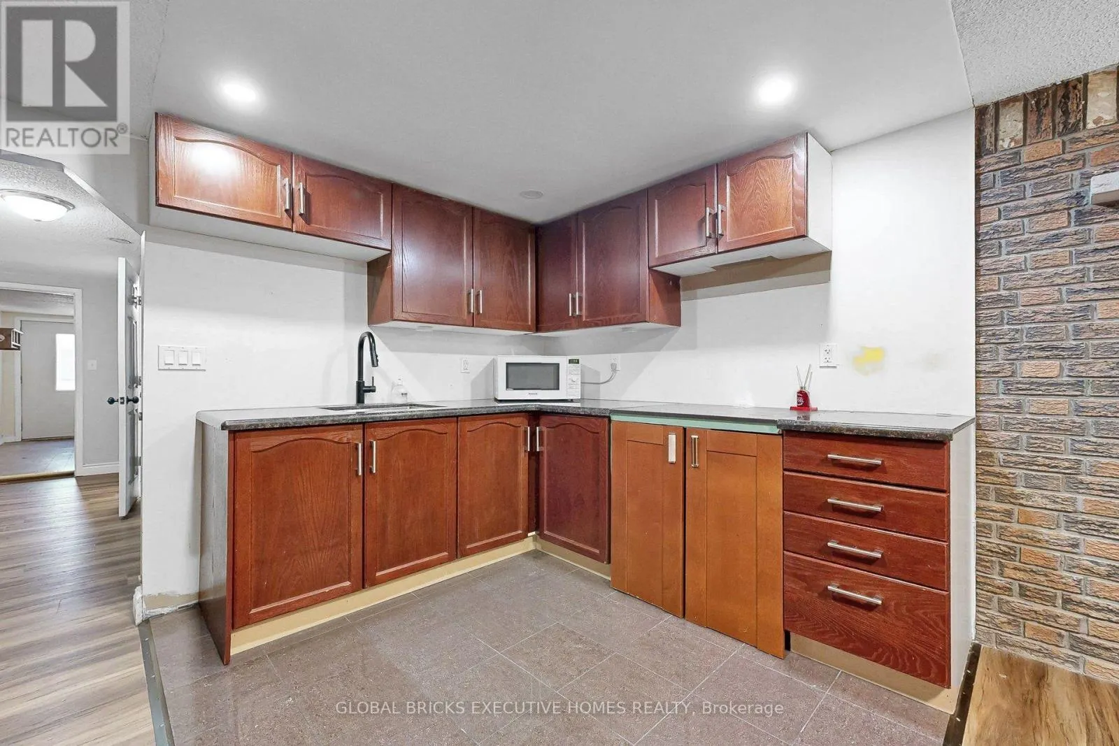 53 GOLDRING DRIVE