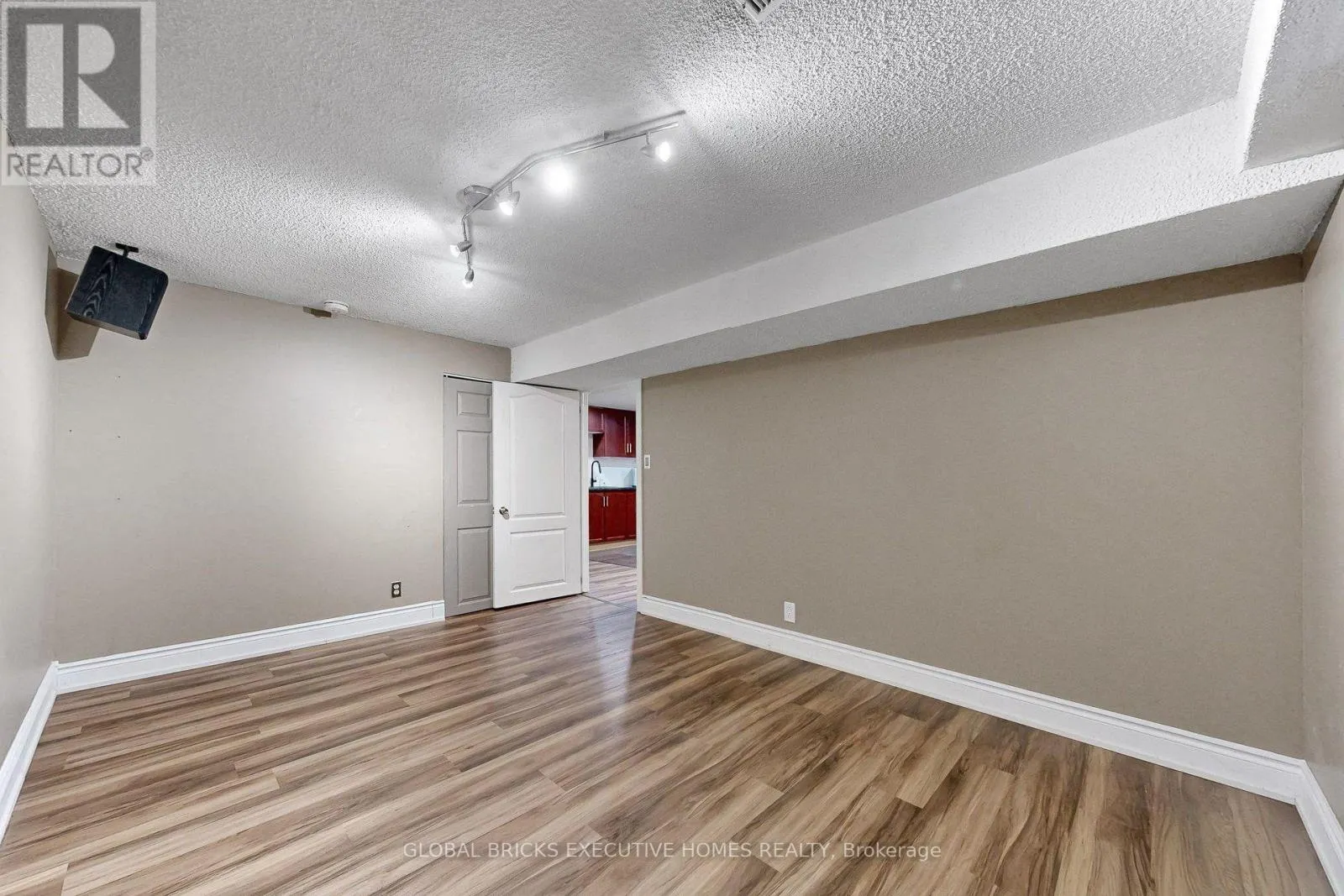 53 GOLDRING DRIVE