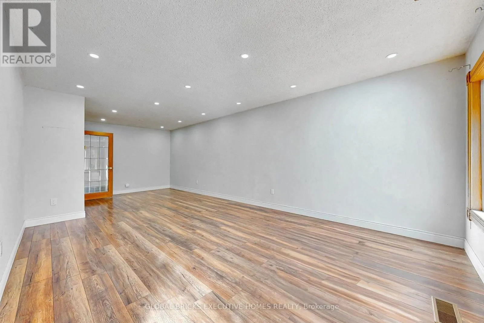 53 GOLDRING DRIVE