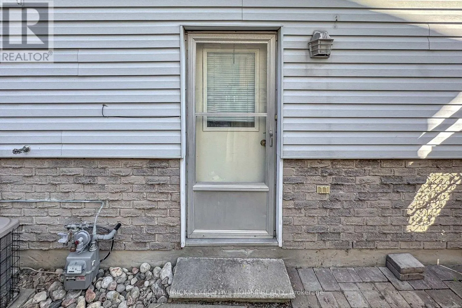 53 GOLDRING DRIVE
