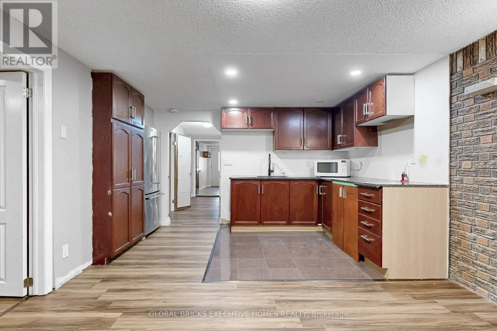 53 GOLDRING DRIVE
