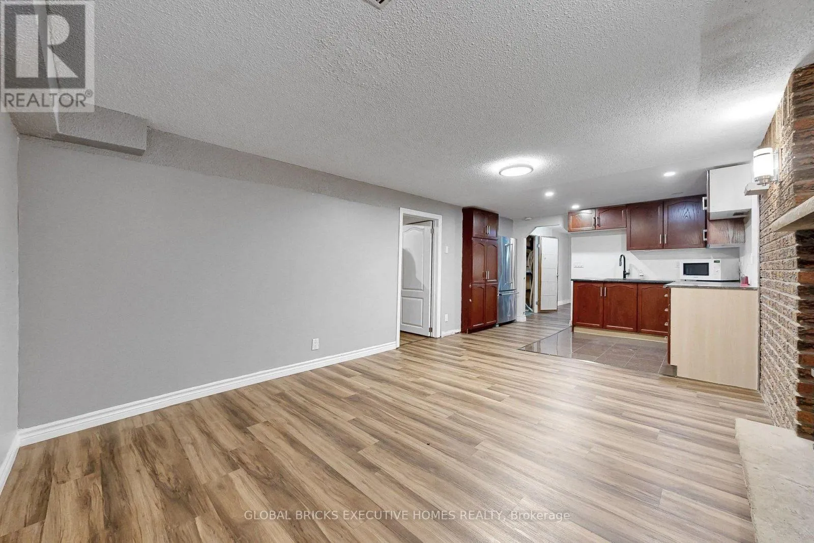 53 GOLDRING DRIVE