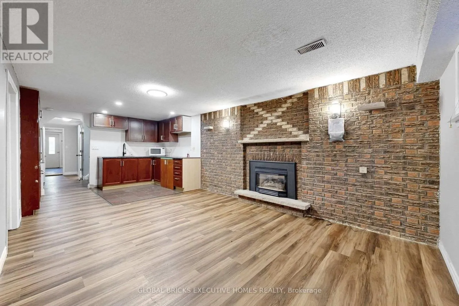 53 GOLDRING DRIVE