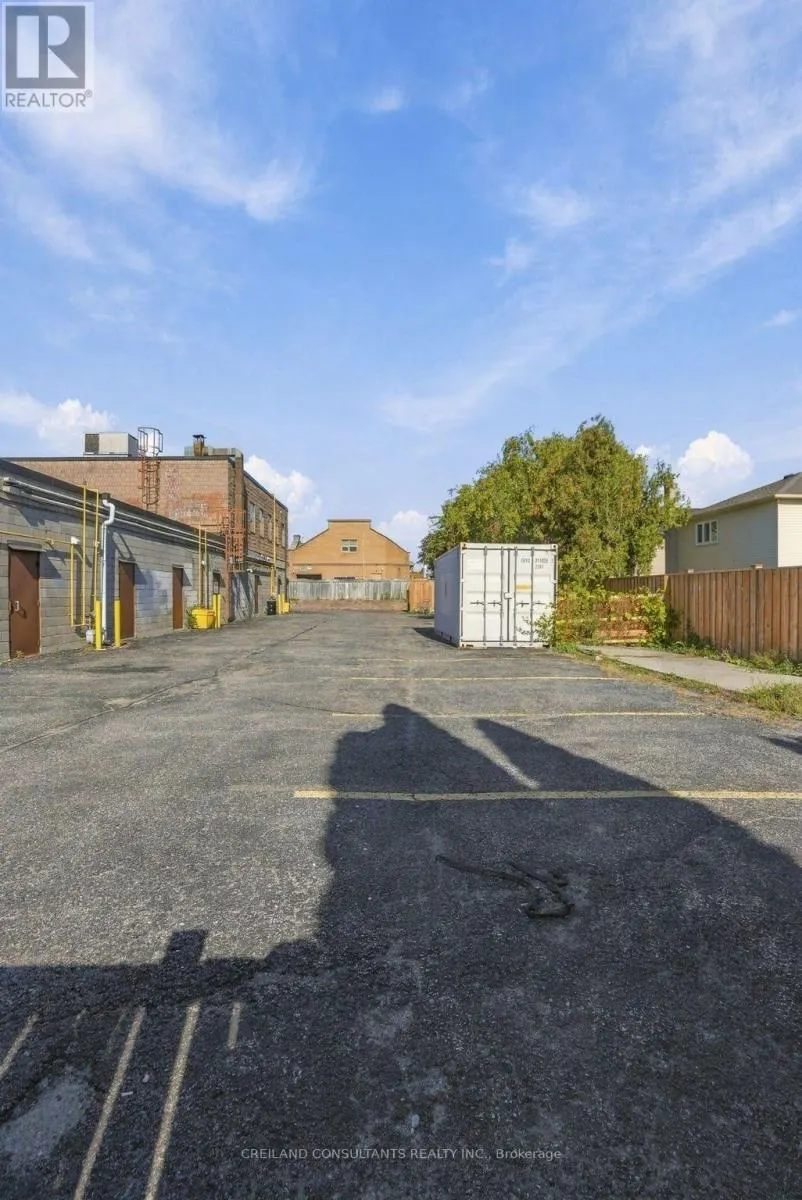 3 HARWOOD AVENUE S