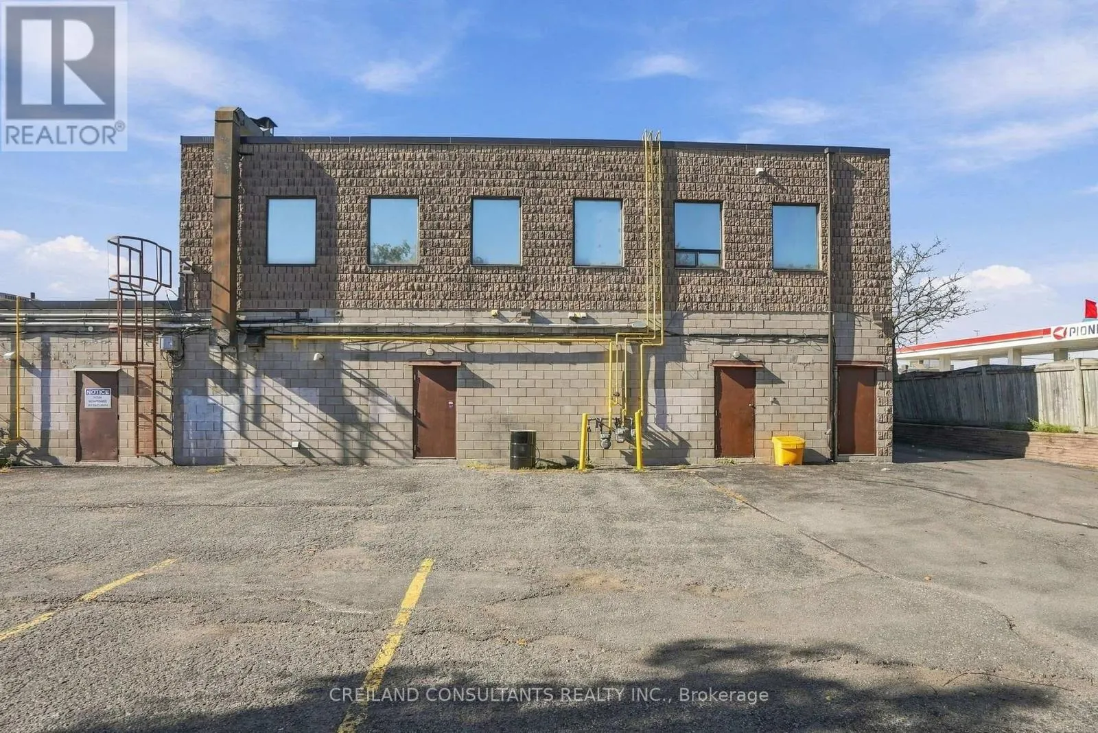 3 HARWOOD AVENUE S