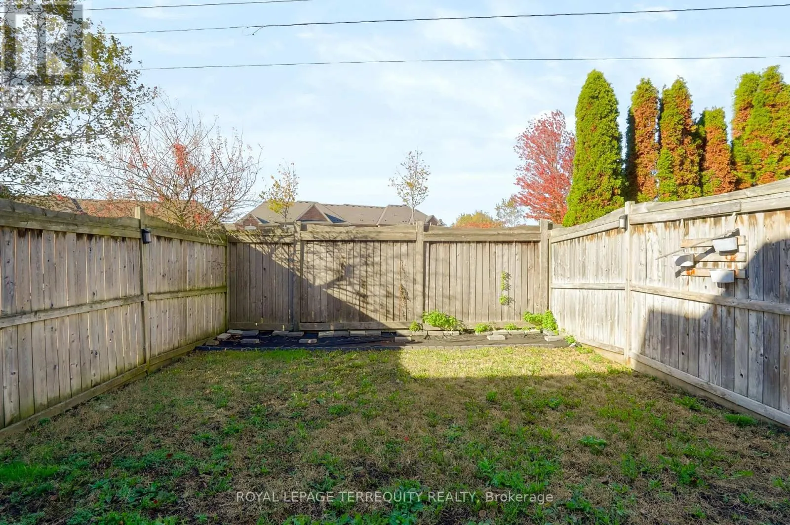 19 - 253 SPRUCEWOOD CRESCENT W