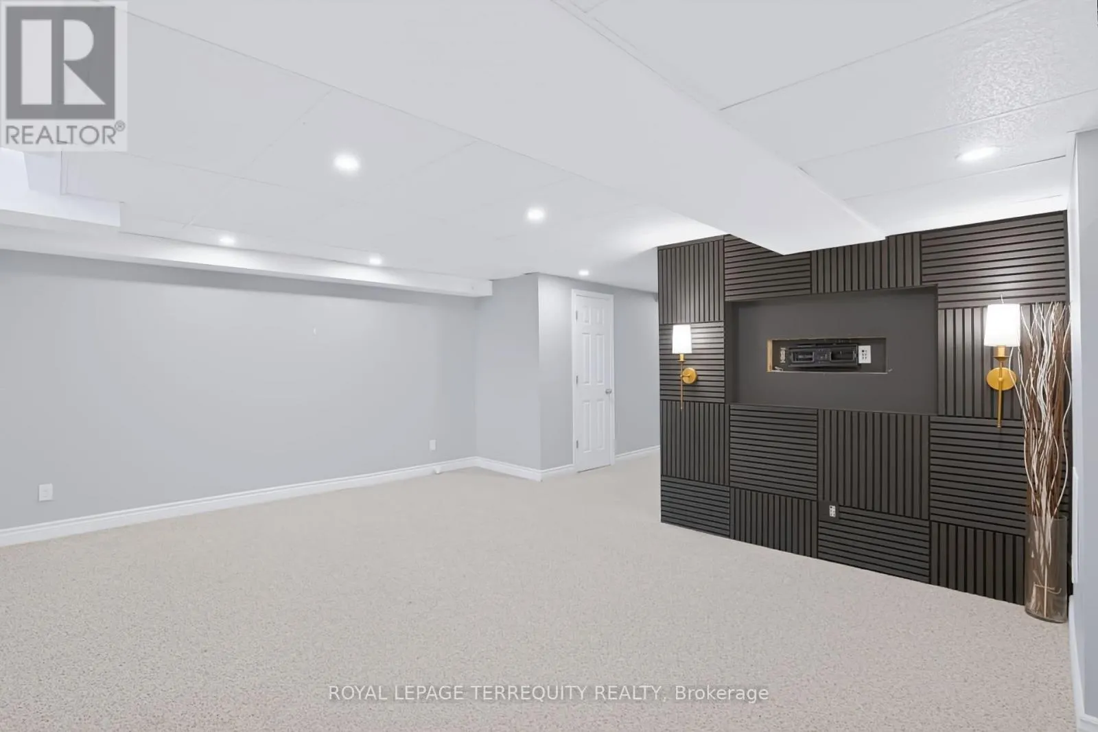 19 - 253 SPRUCEWOOD CRESCENT W