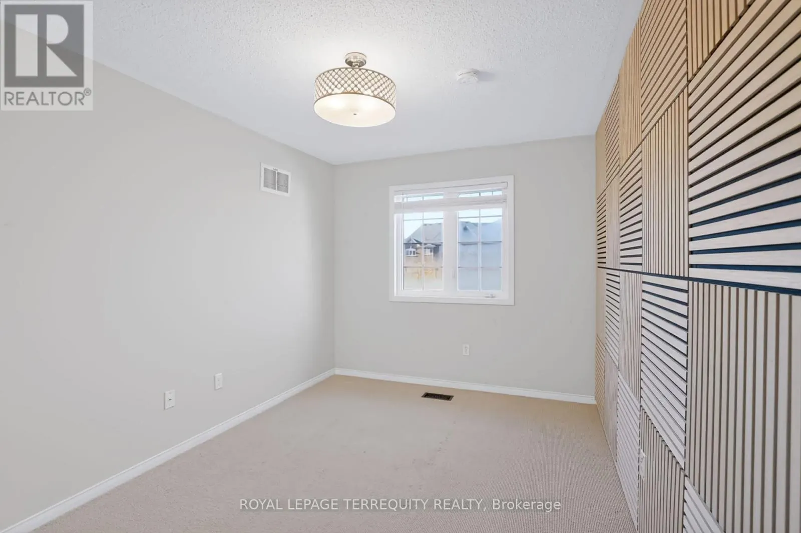 19 - 253 SPRUCEWOOD CRESCENT W