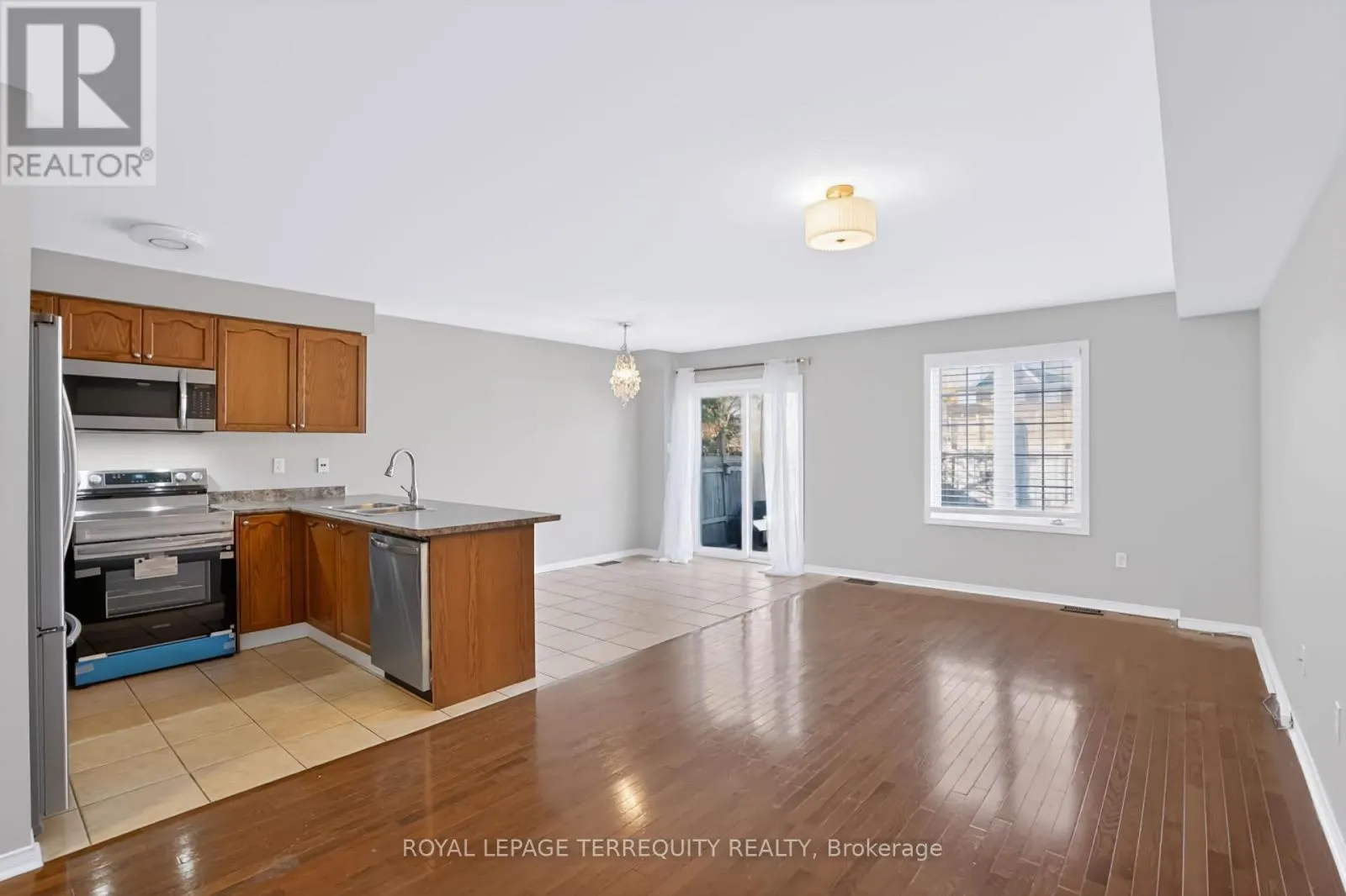 19 - 253 SPRUCEWOOD CRESCENT W