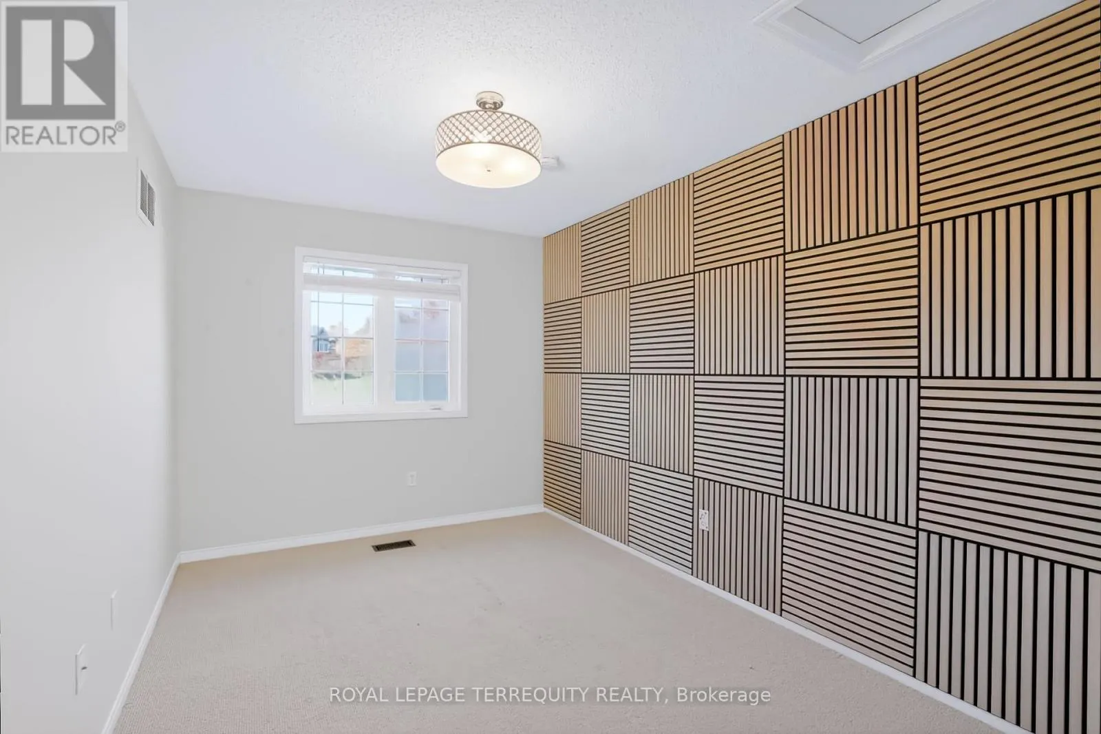 19 - 253 SPRUCEWOOD CRESCENT W