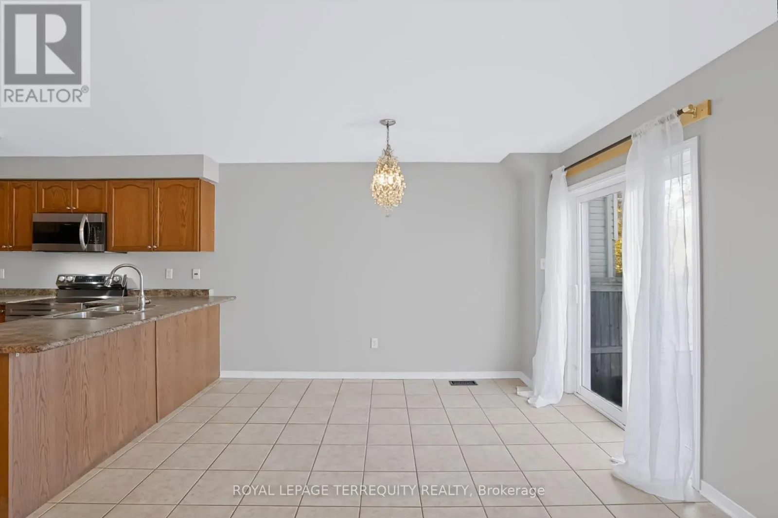19 - 253 SPRUCEWOOD CRESCENT W