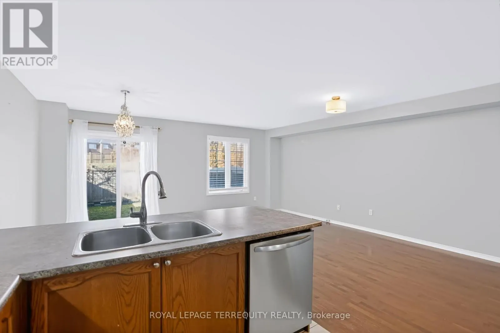 19 - 253 SPRUCEWOOD CRESCENT W