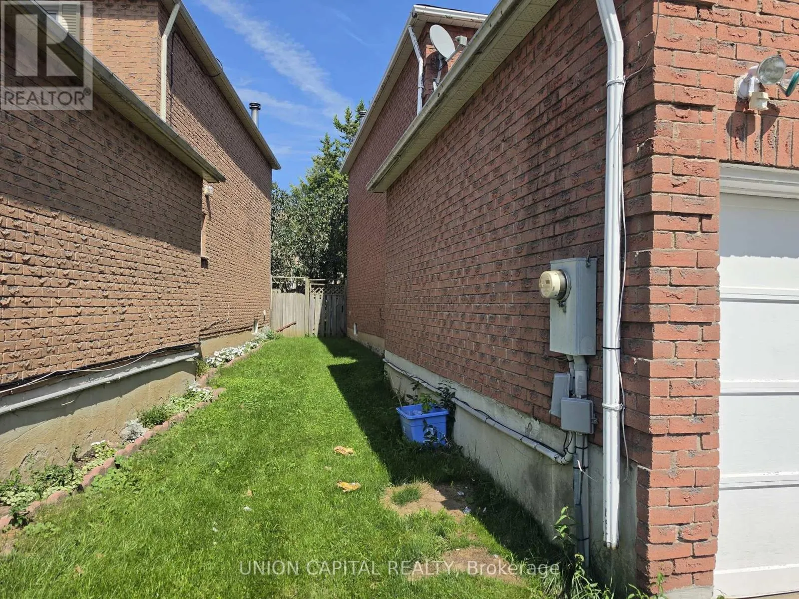 2363 STRATHMORE CRESCENT