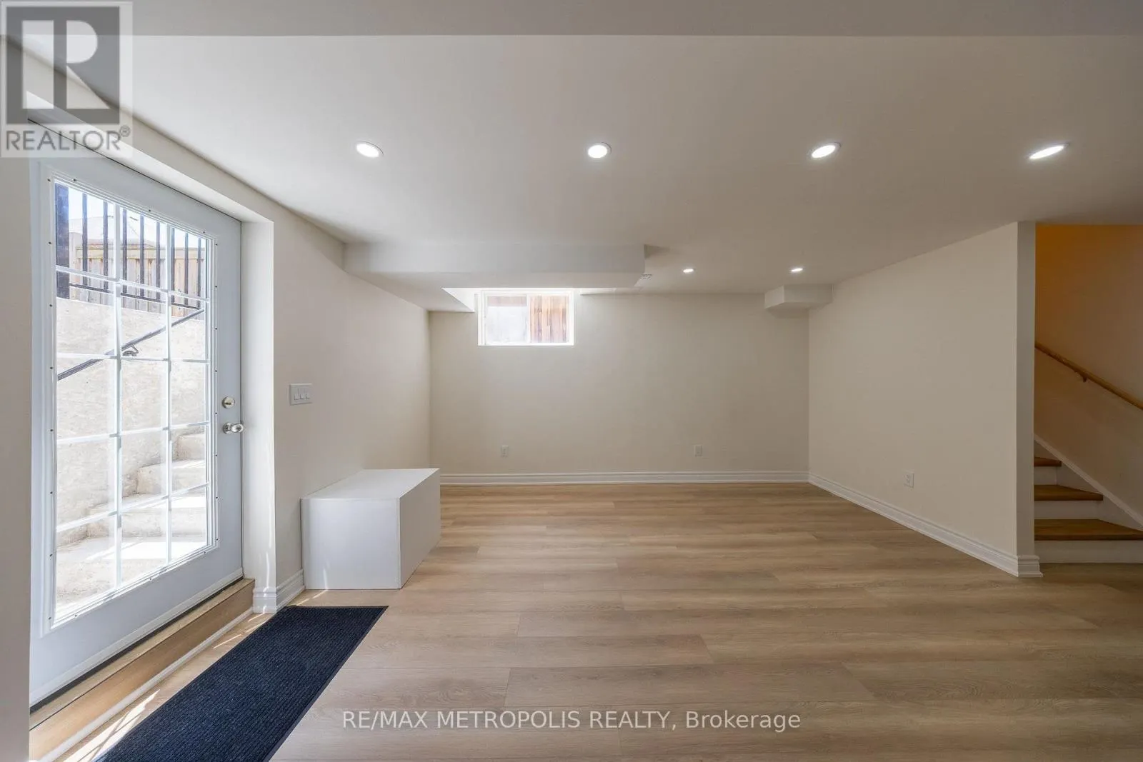 23 GORDON COWLING STREET