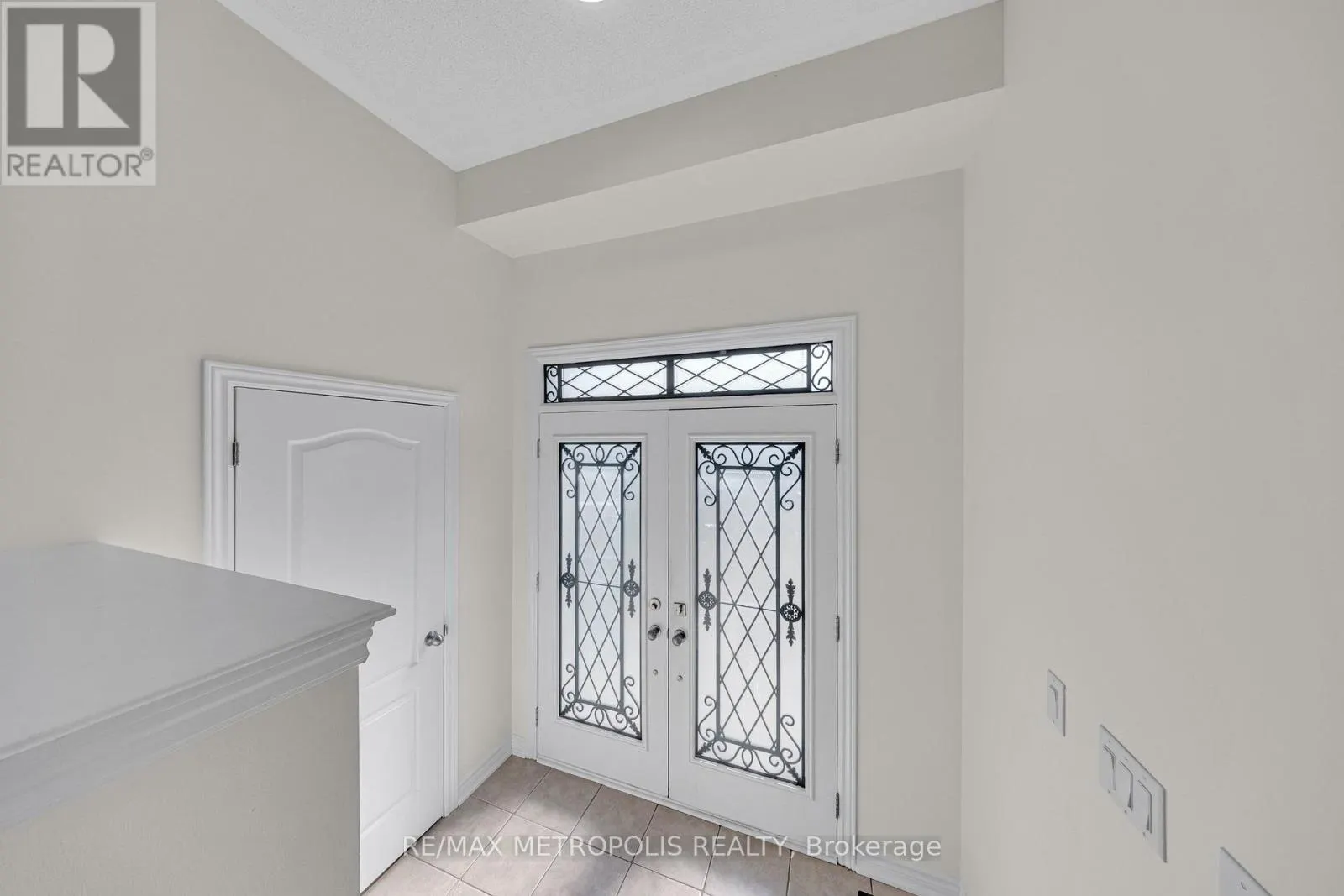 23 GORDON COWLING STREET