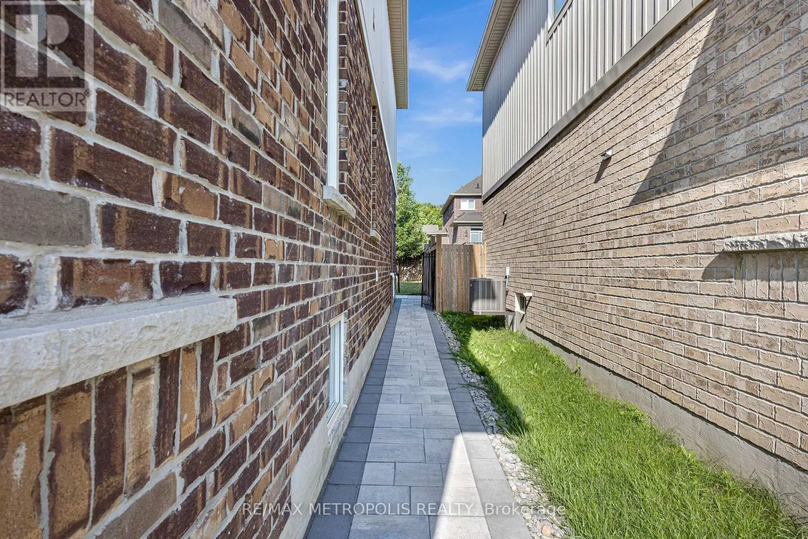 23 GORDON COWLING STREET