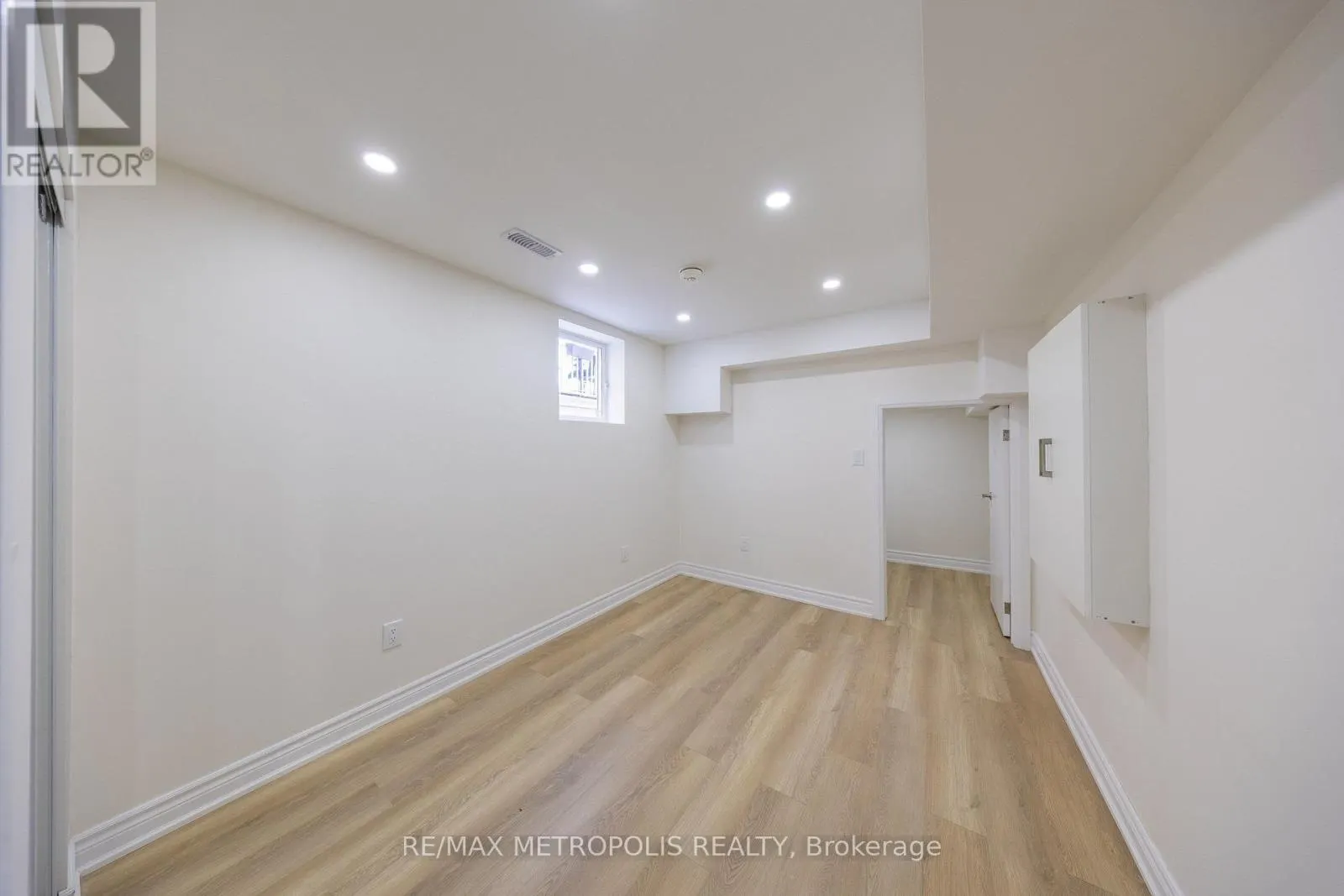 23 GORDON COWLING STREET