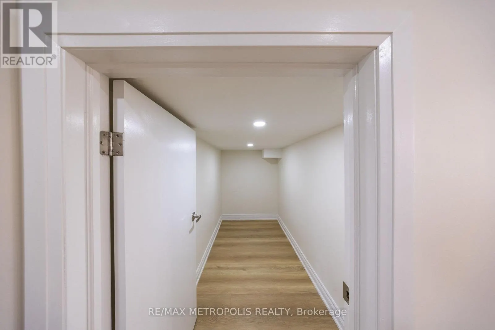 23 GORDON COWLING STREET