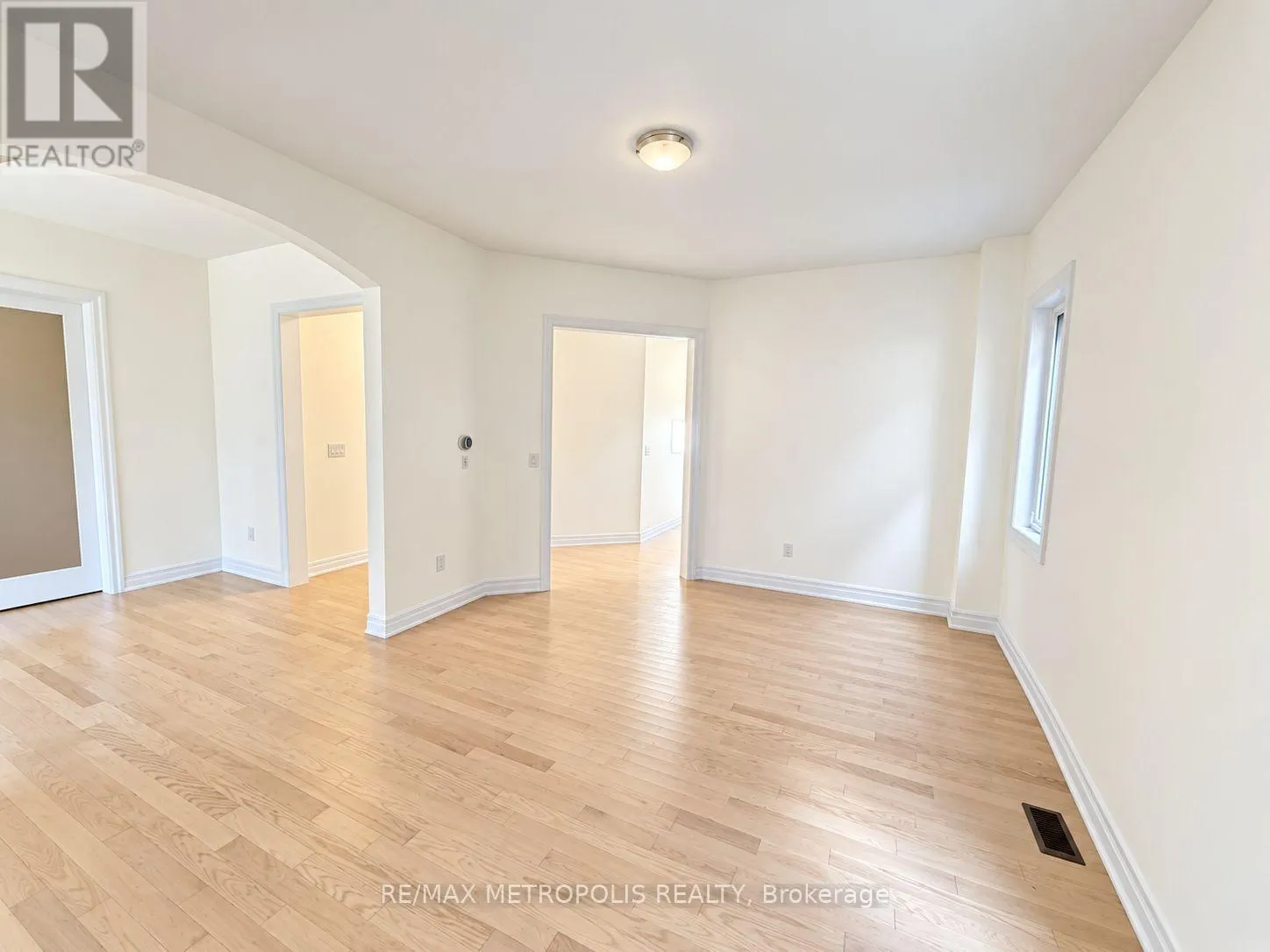 2224 BECKMAN CRESCENT