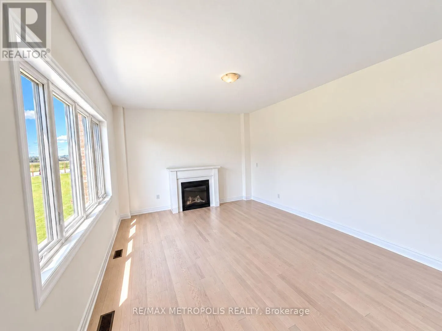 2224 BECKMAN CRESCENT