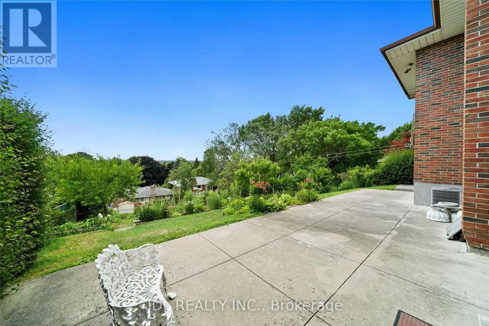 MAIN - 38 GRANDVIEW STREET S