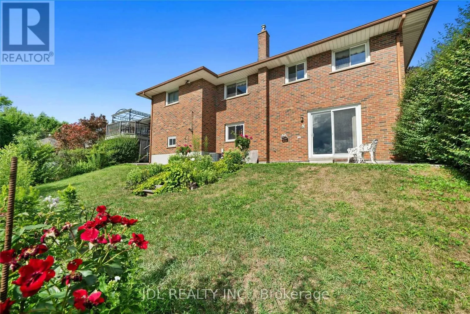 MAIN - 38 GRANDVIEW STREET S