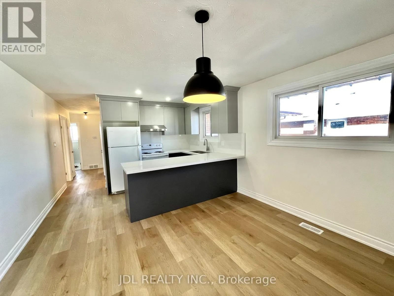 MAIN - 38 GRANDVIEW STREET S