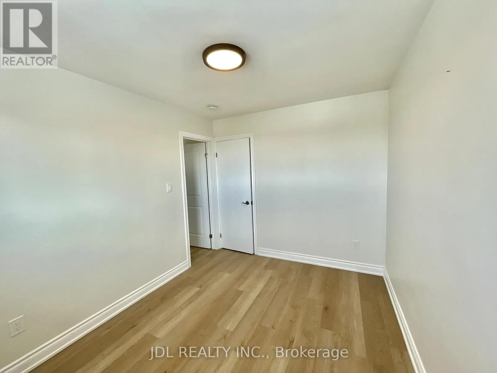 MAIN - 38 GRANDVIEW STREET S