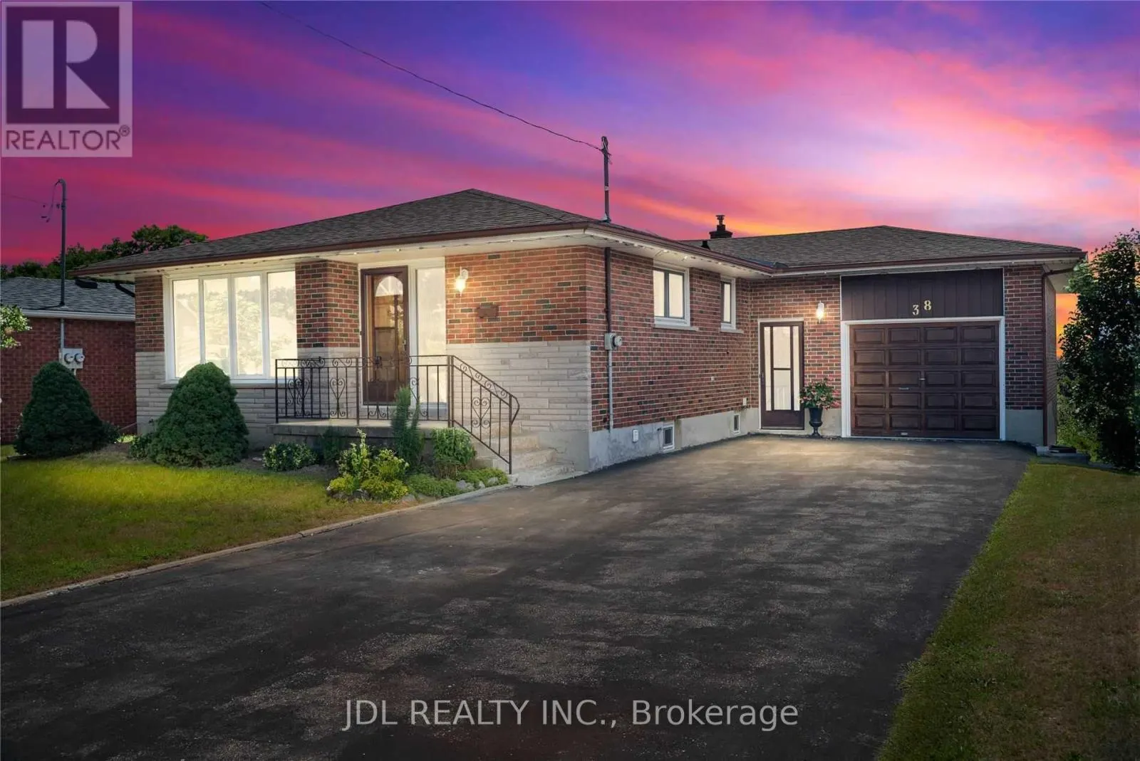 MAIN - 38 GRANDVIEW STREET S