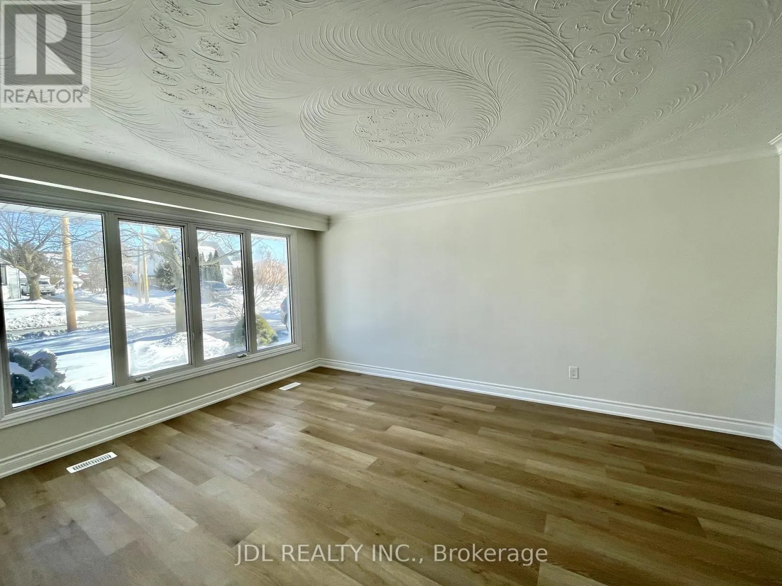 MAIN - 38 GRANDVIEW STREET S