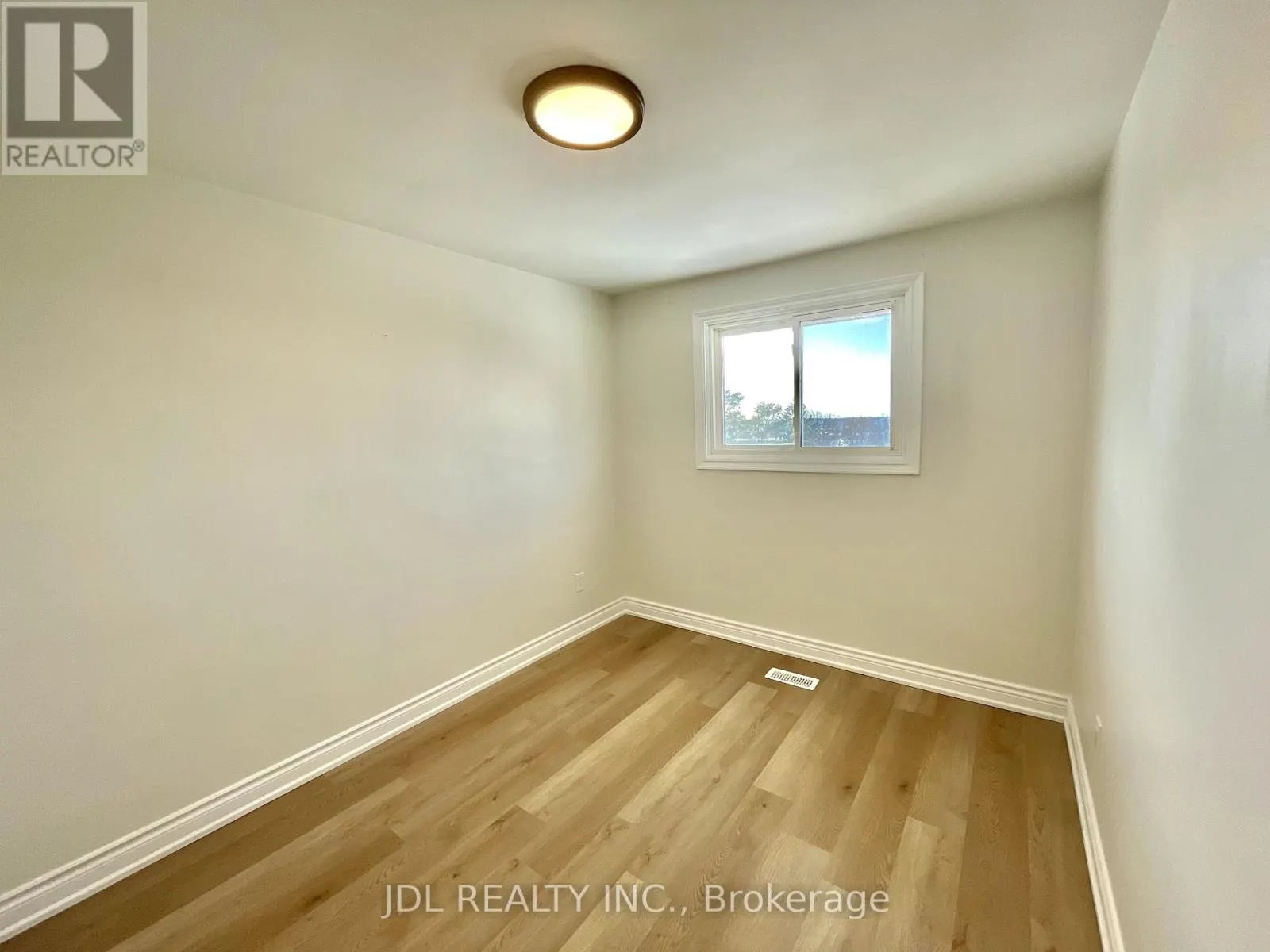 MAIN - 38 GRANDVIEW STREET S