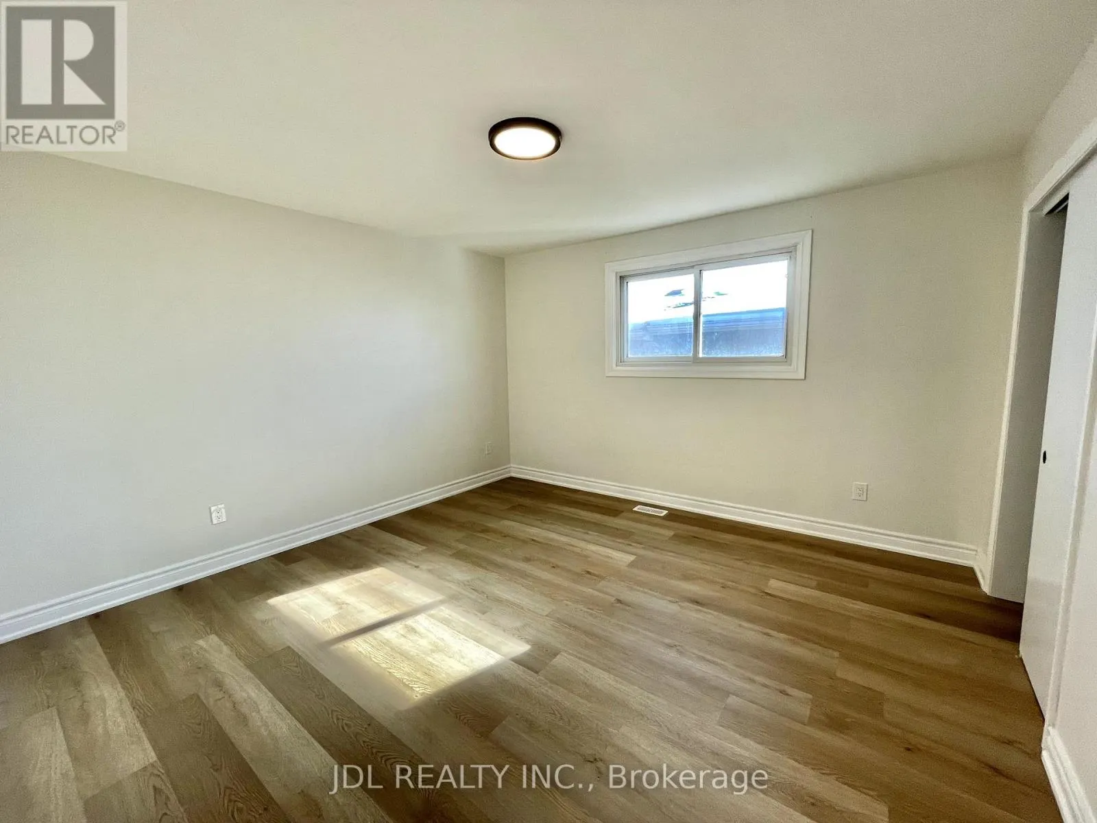 MAIN - 38 GRANDVIEW STREET S