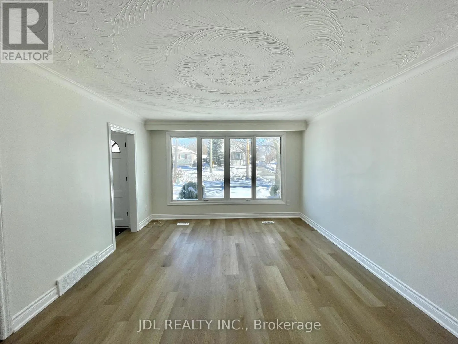 MAIN - 38 GRANDVIEW STREET S
