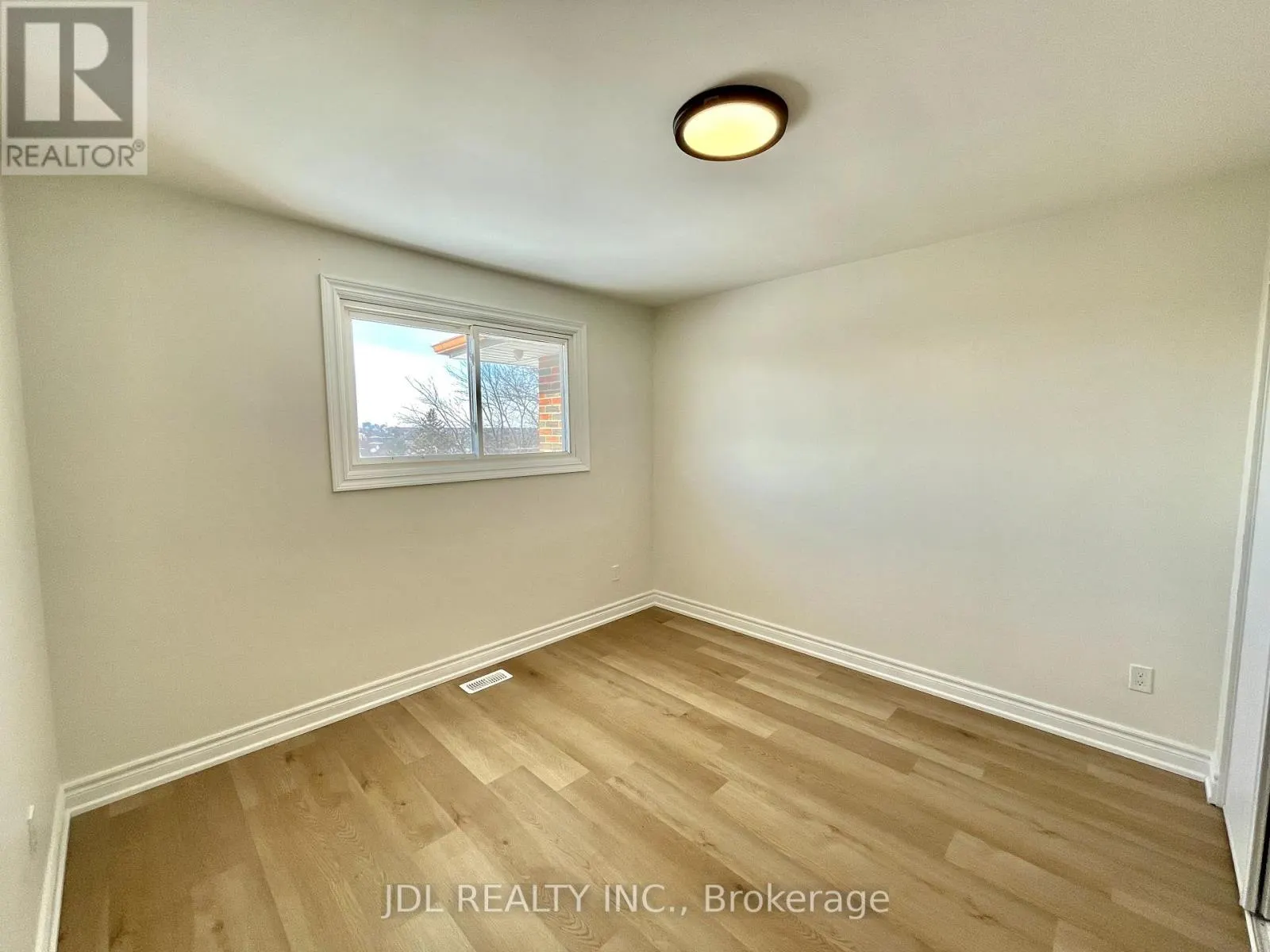 MAIN - 38 GRANDVIEW STREET S