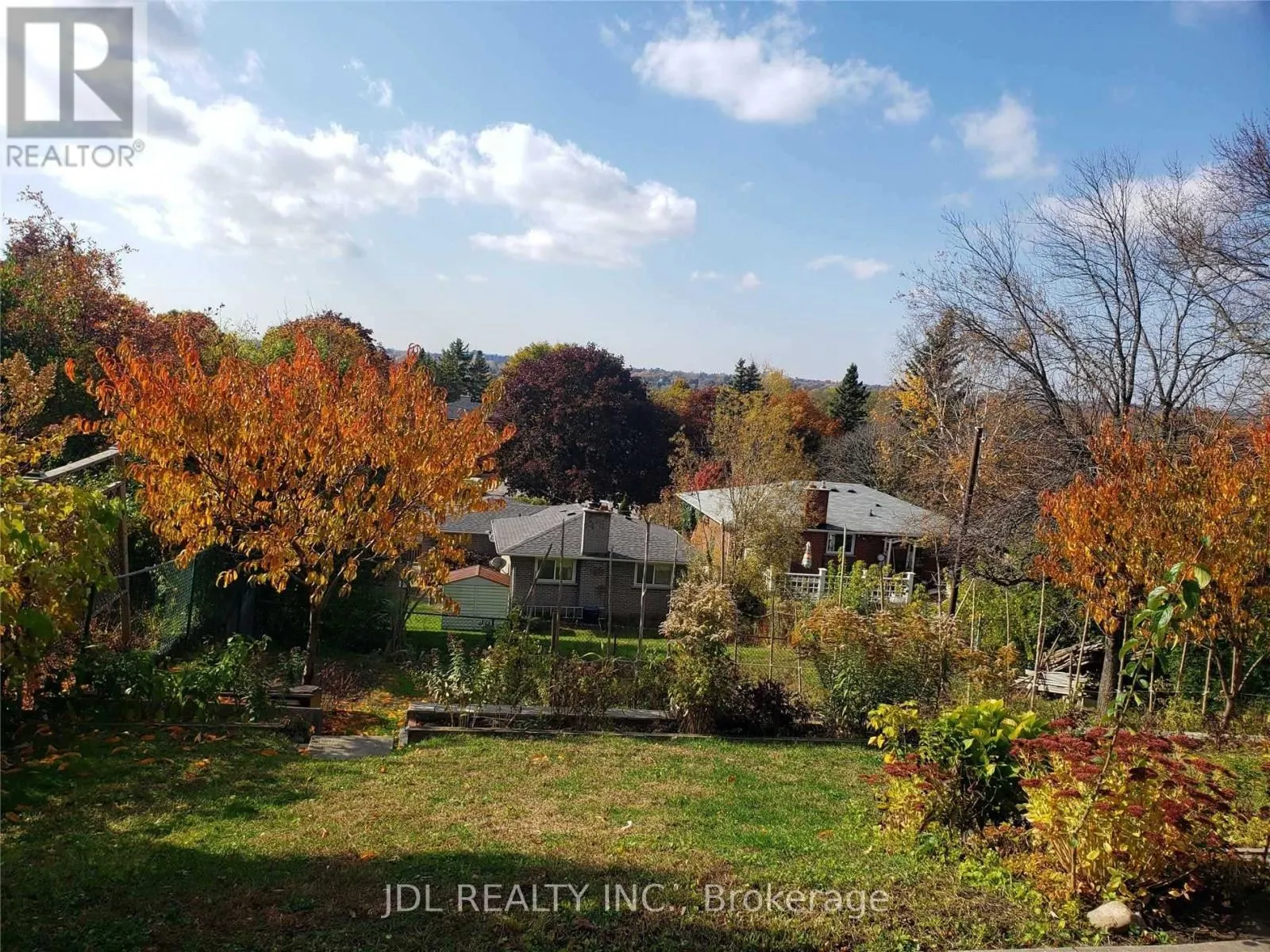 MAIN - 38 GRANDVIEW STREET S